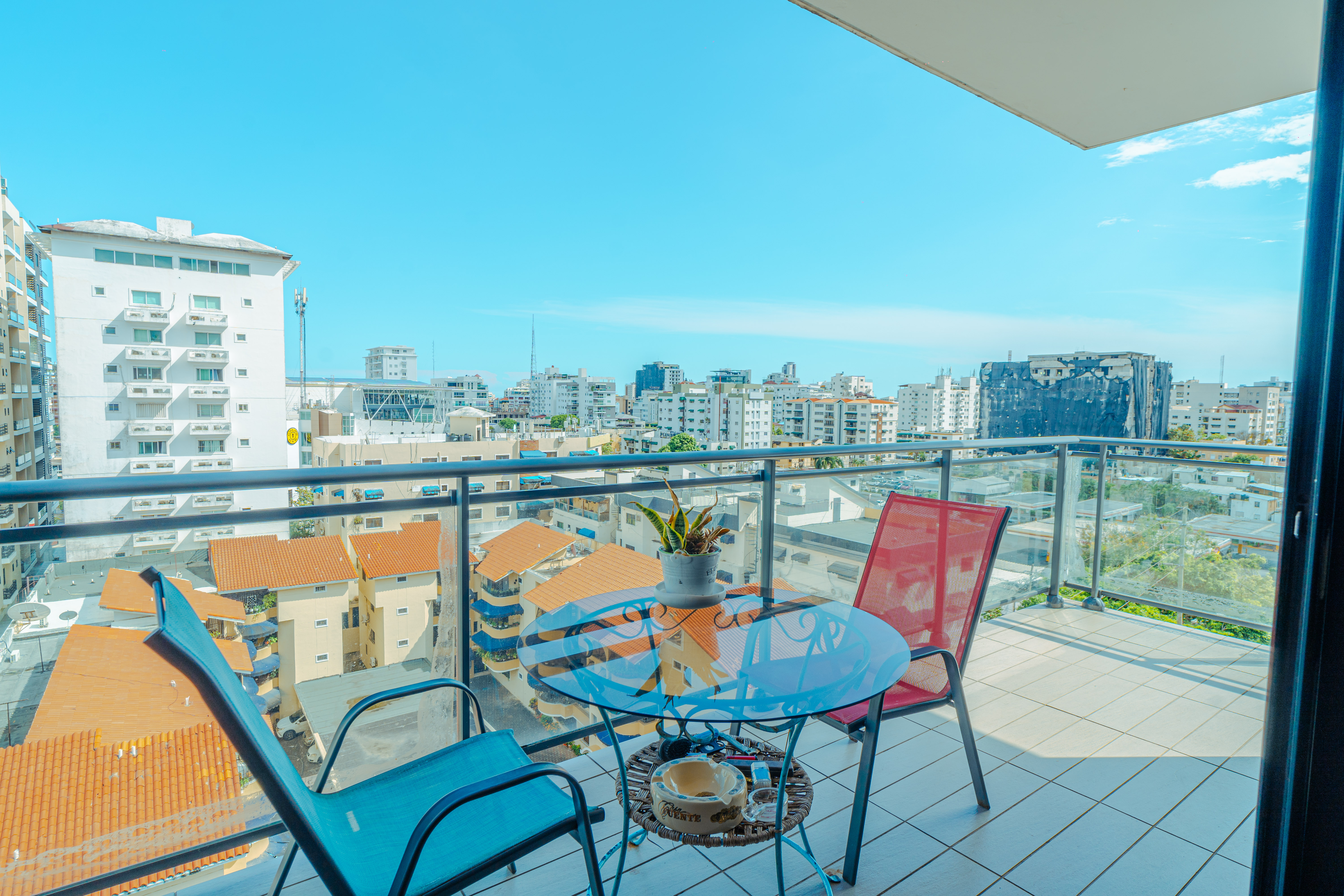 penthouses - Pent-house con terraza privada y 3 parqueos en Evaristo Morales 3