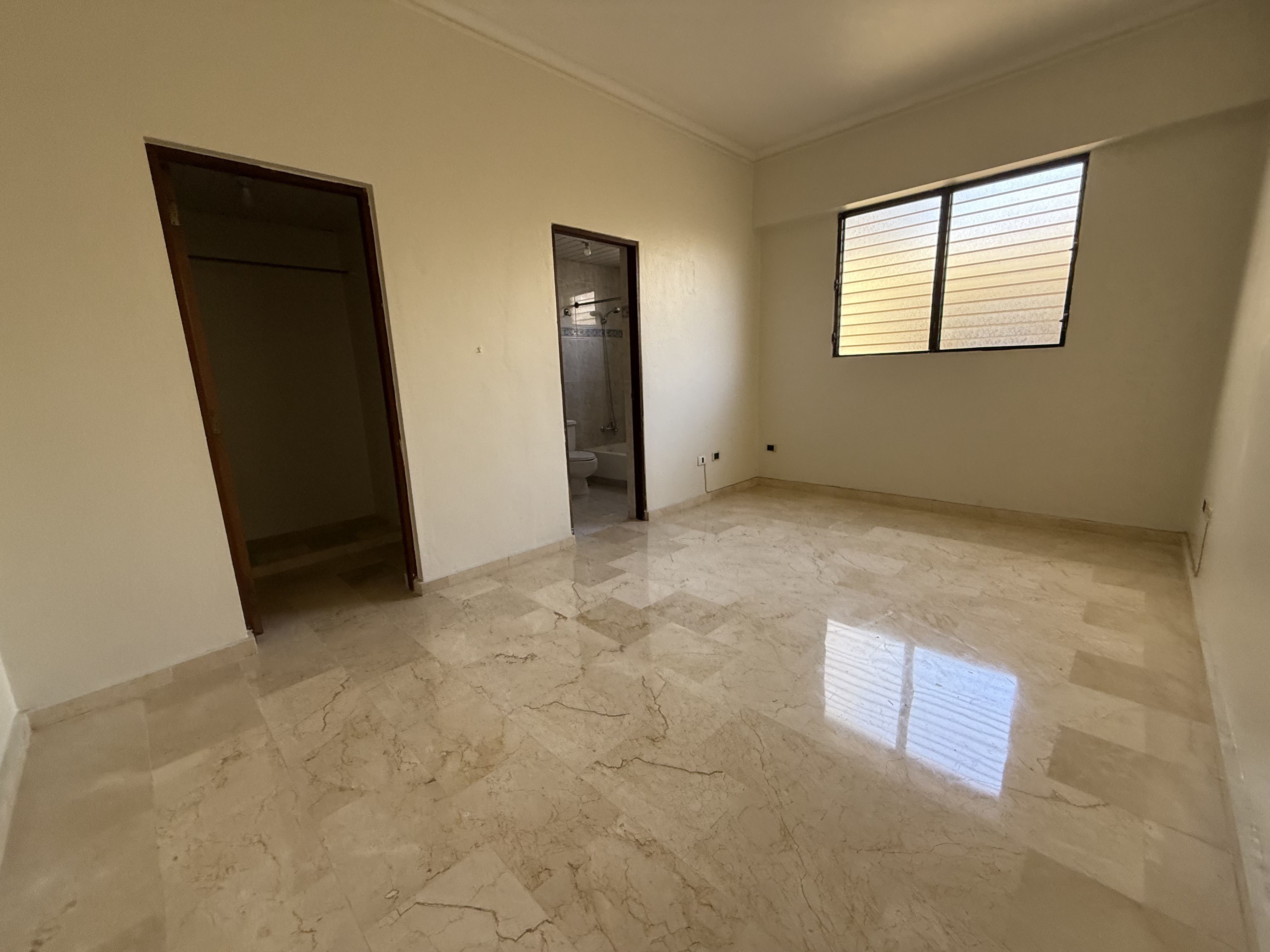 apartamentos - Alquiló Evaristo morales piso 4 tres hab con su ba 7