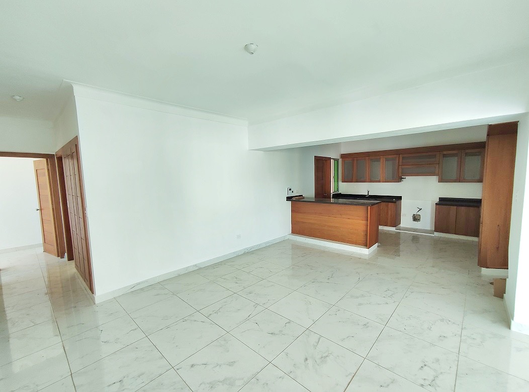 apartamentos - Piso alto de venta en La Esmeralda 0