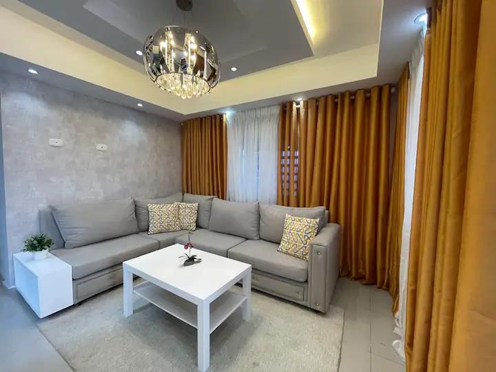 casas - Se alquila Hermosa Casa amueblada con amplio patio+balcón ubicado en San Isidro 1