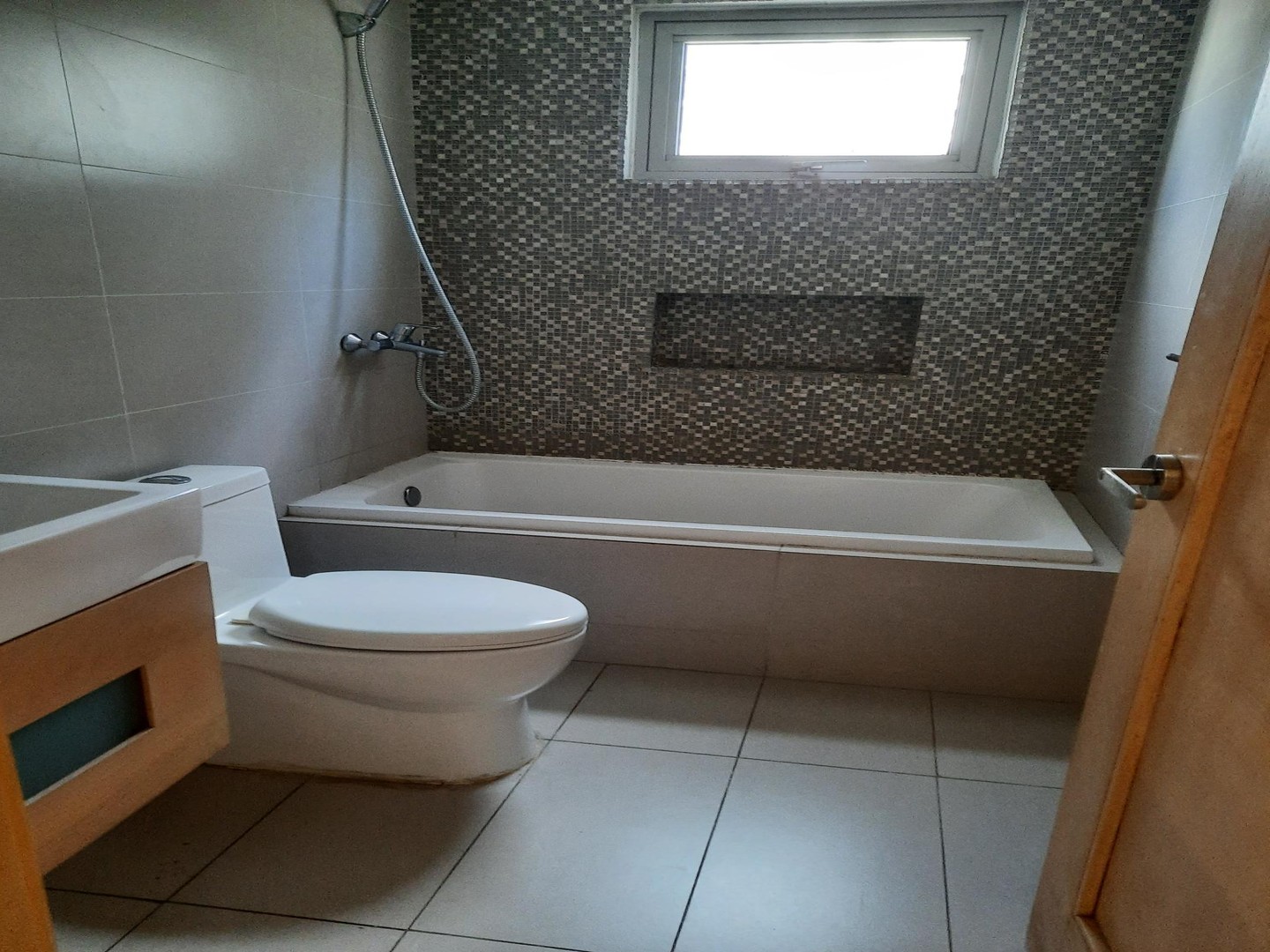 apartamentos - , Sector de Piantini
5to piso con balcón, 250 m2 de construcción
3 habitaciones  4