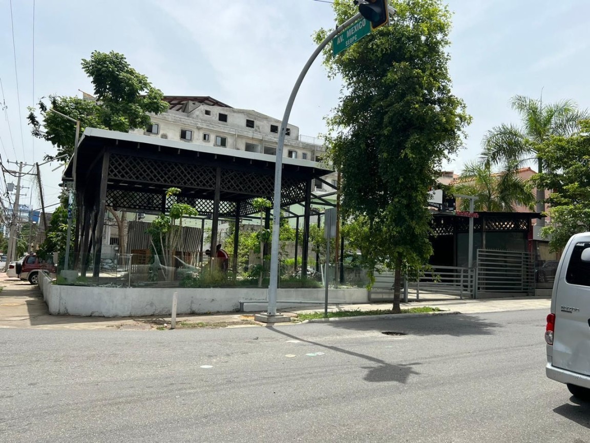 oficinas y locales comerciales - Venta, Esquina Comercial, Av México, Próximo al Palacio Presidencial 1