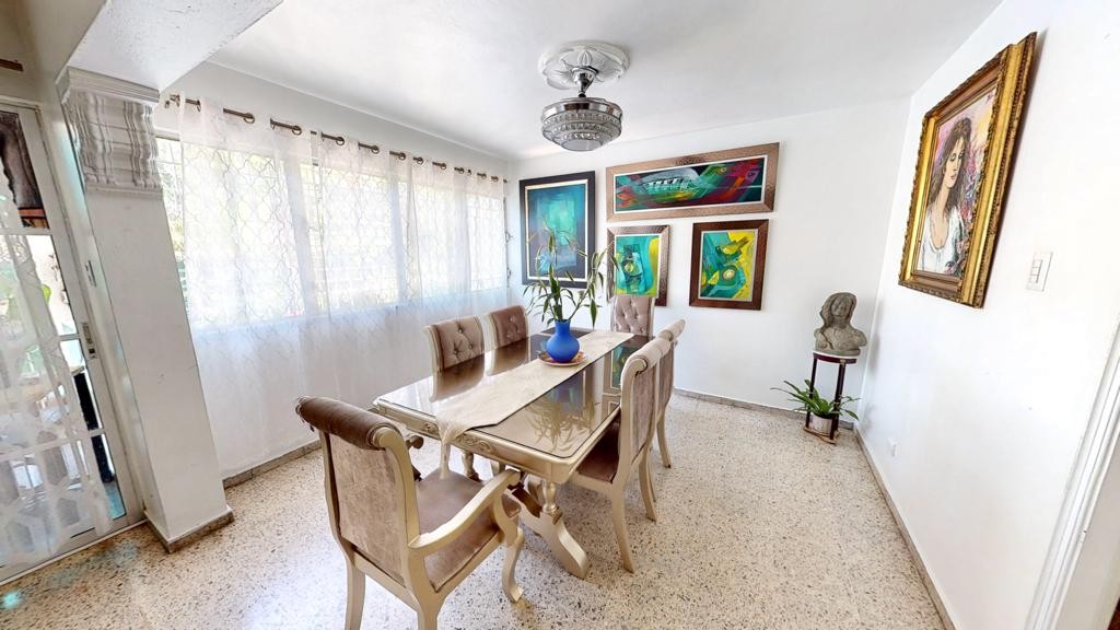 casas - Vendo casa en la zona Universitaria 
Residencial cerrado
290 mst
RD$18,000,000 6