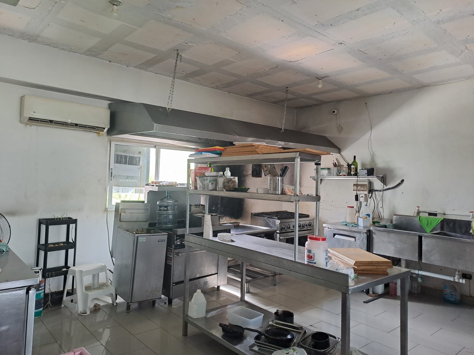 oficinas y locales comerciales - Alquilo local  2do piso 35 mts en los prados  2
