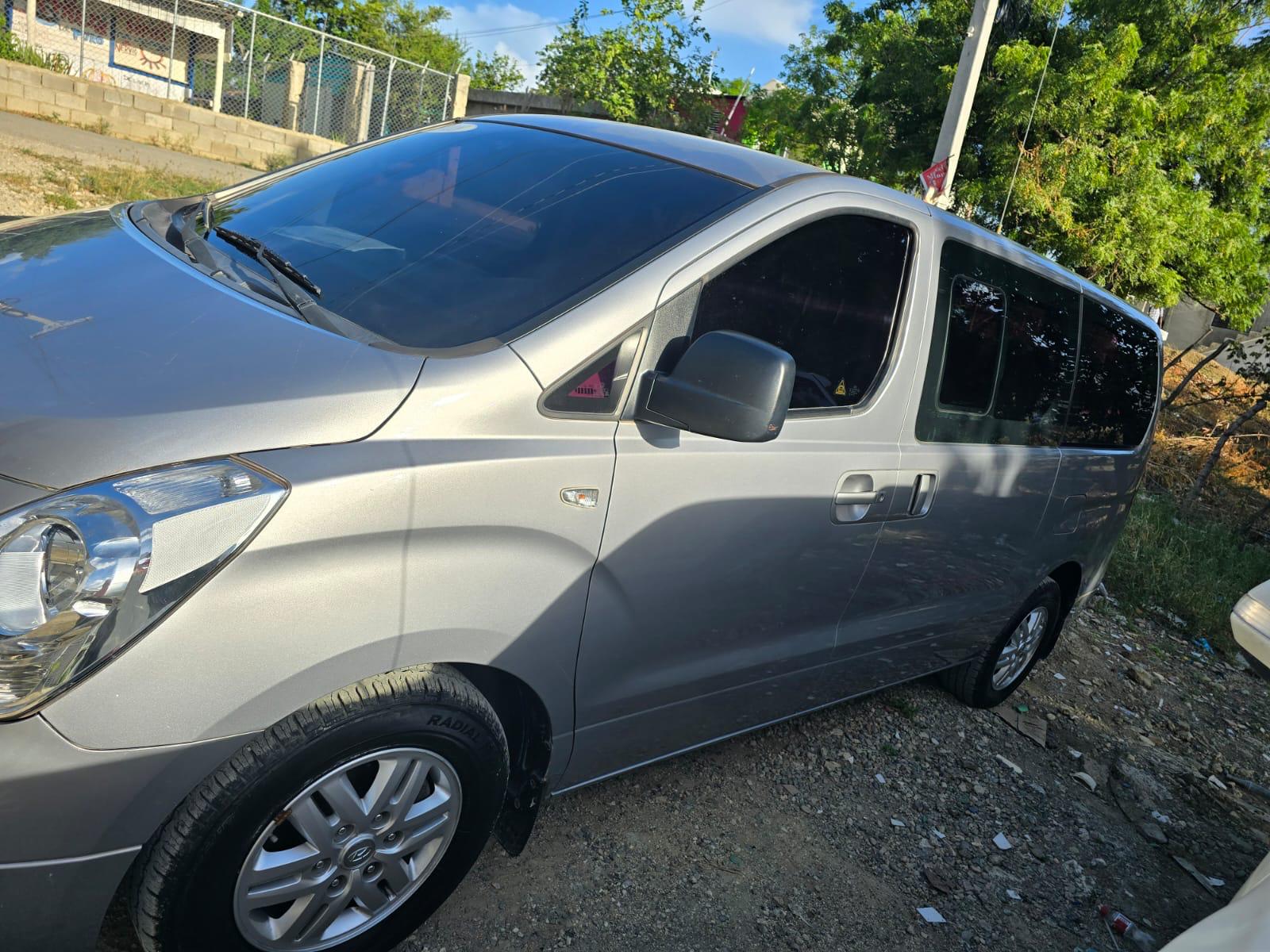 jeepetas y camionetas - HIUNDAY STAREX 1