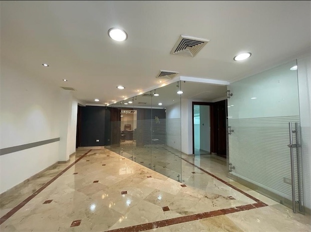 oficinas y locales comerciales - Local en Naco Amplio 6