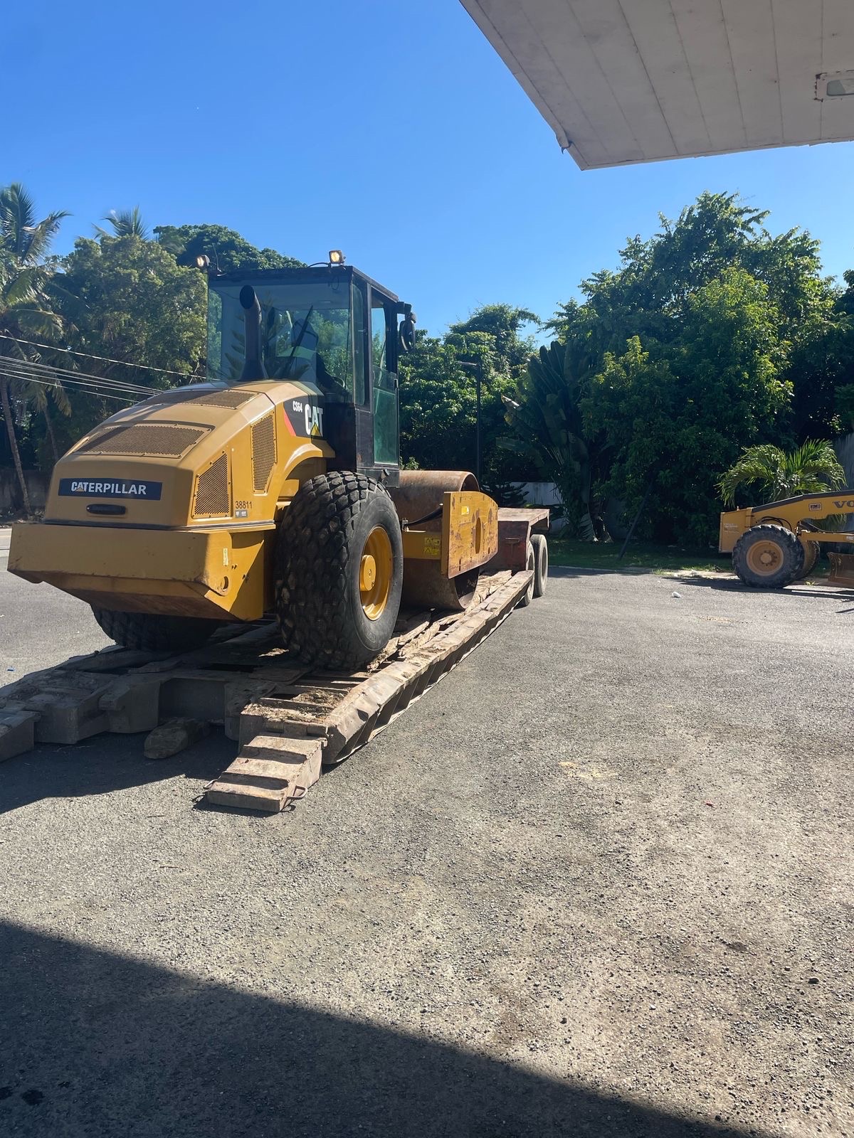 otros vehiculos - RODILLO CATERPILLAR CS64 2
