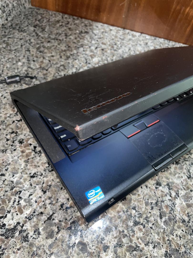 computadoras y laptops - Laptop Lenovo ThinkPad i5 – 12 GB RAM - RD$5,200 negociable 6