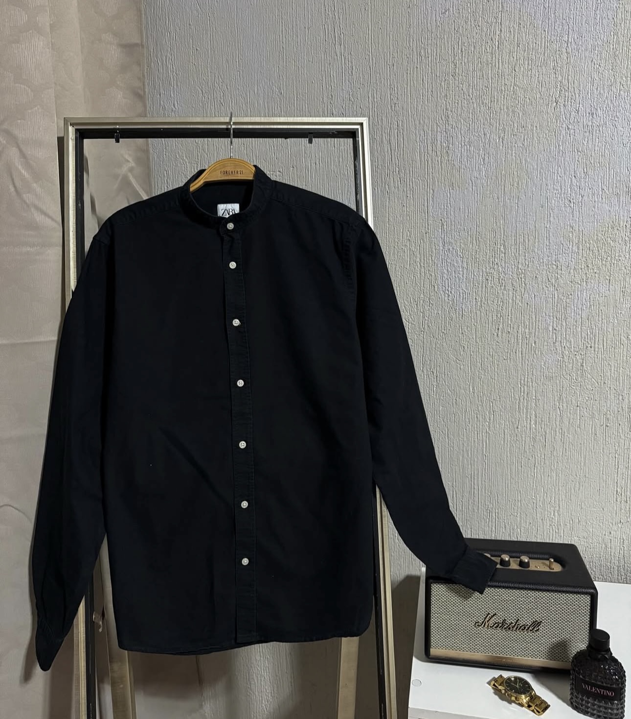 ropa para hombre - 🖤 Camisa Negra de Hombre – Estilo Minimalista  2