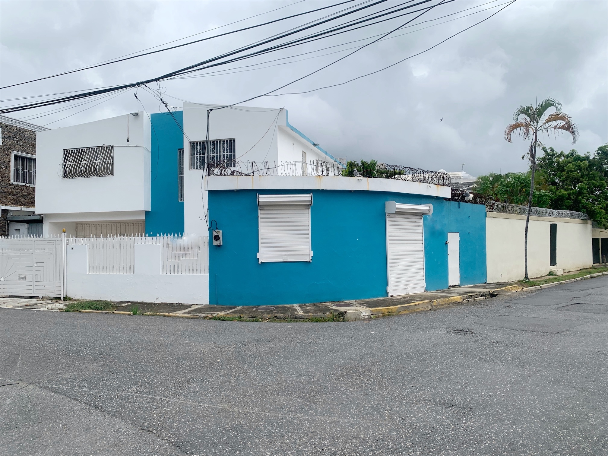 oficinas y locales comerciales - Propiedad comercial esquinera  3