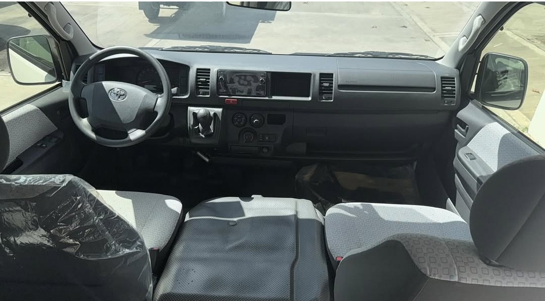 camiones y vehiculos pesados - 2024 Toyota Hiace GL 0Km  1