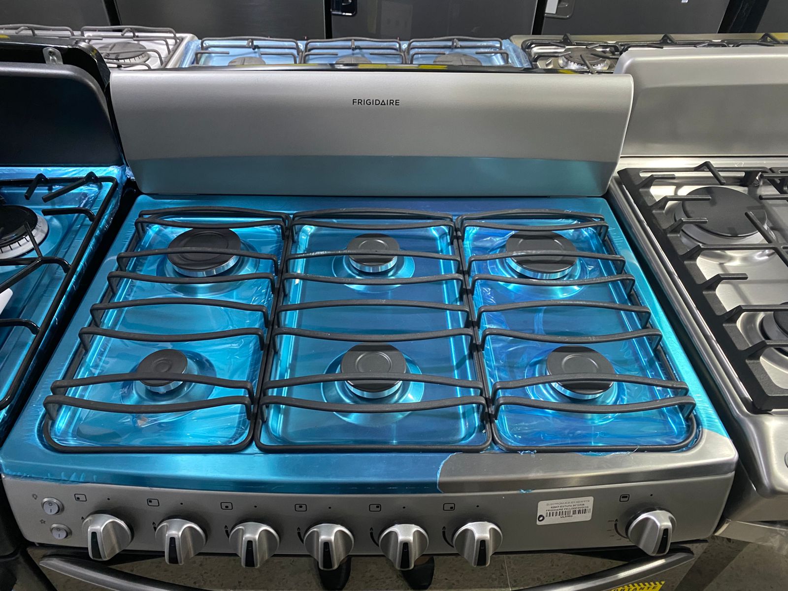 electrodomesticos - Estufa Frigidaire 30 pulgadas 
Modelo FKCJ30C3MDQG
Cuatro hornillas
