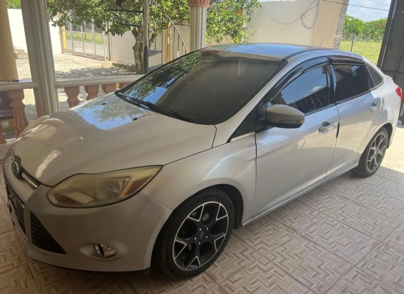 carros - Ford Focus 2013 en excelente estado, económico 1