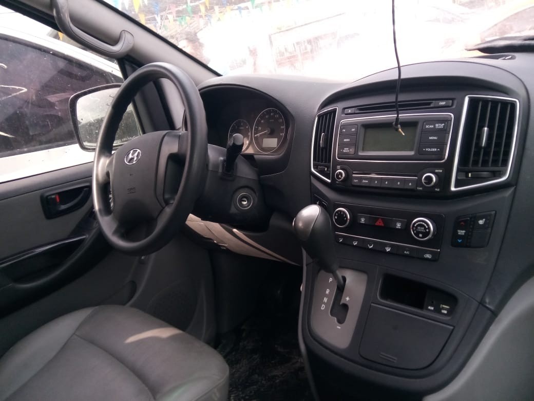 jeepetas y camionetas - HYUNDAI STAREX 2018 GRISDESDE: RD$1,320,100.00 3