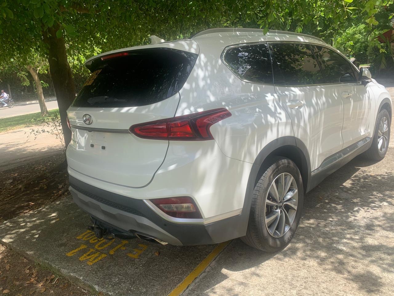 jeepetas y camionetas - 2019 Hyundai Santa Fe SEL Plus, clean carfax 8