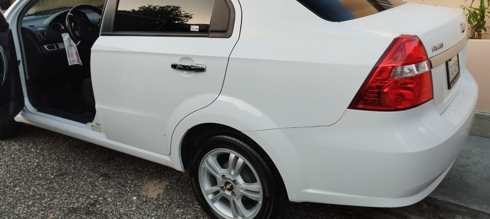 carros - Chevrolet Aveo 2016, cuatro puertas, automático 4
