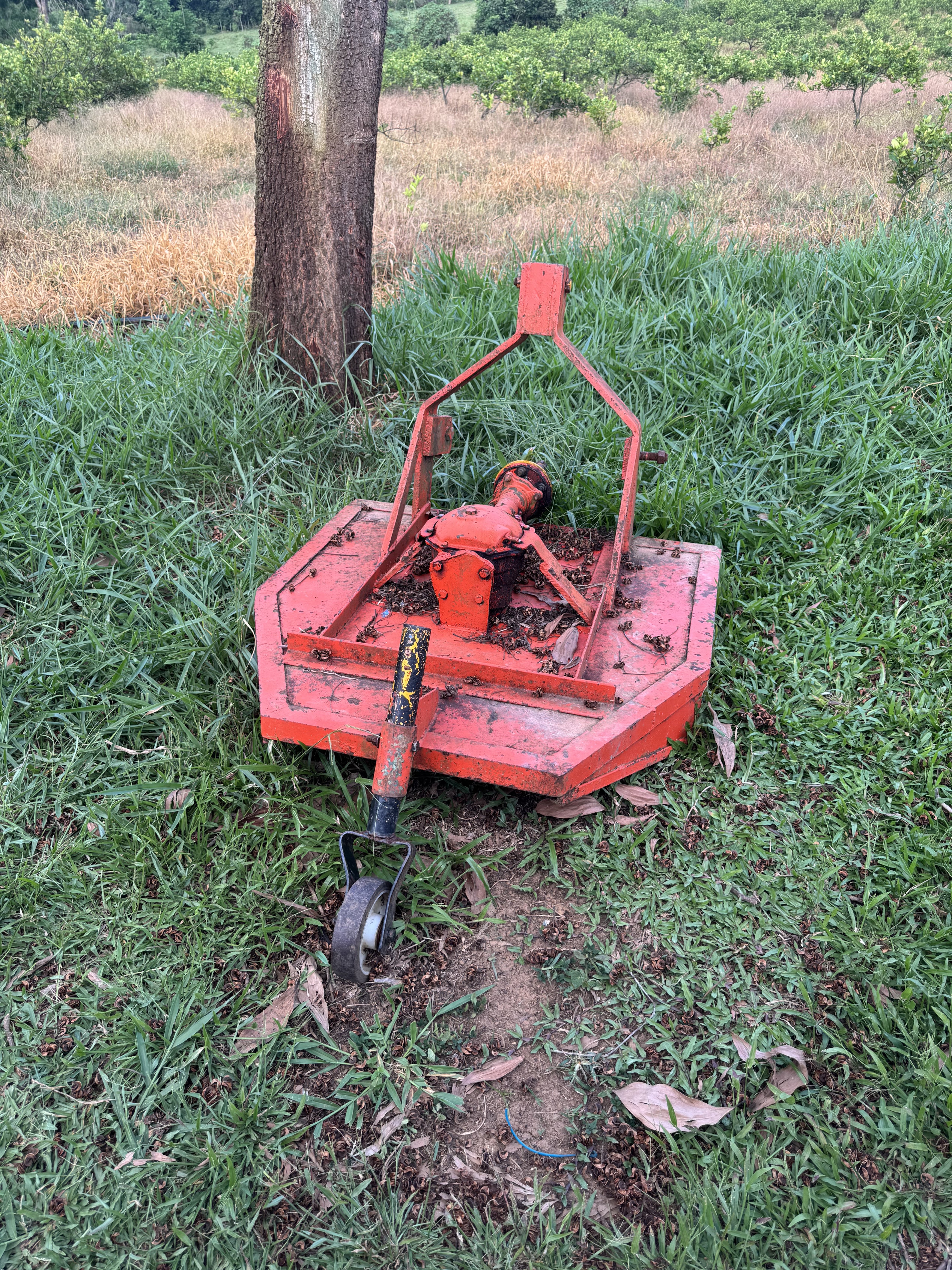 equipos profesionales - chapiadora de tractor , pasto , grama  1