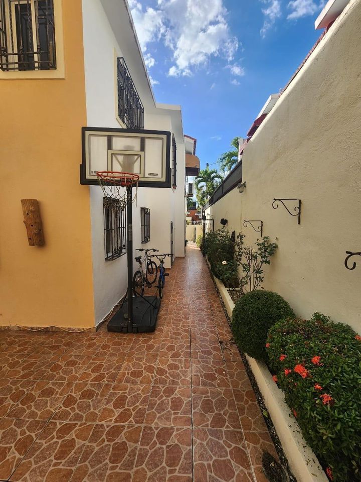 casas - Casa en venta en avenida República de Colombia  4