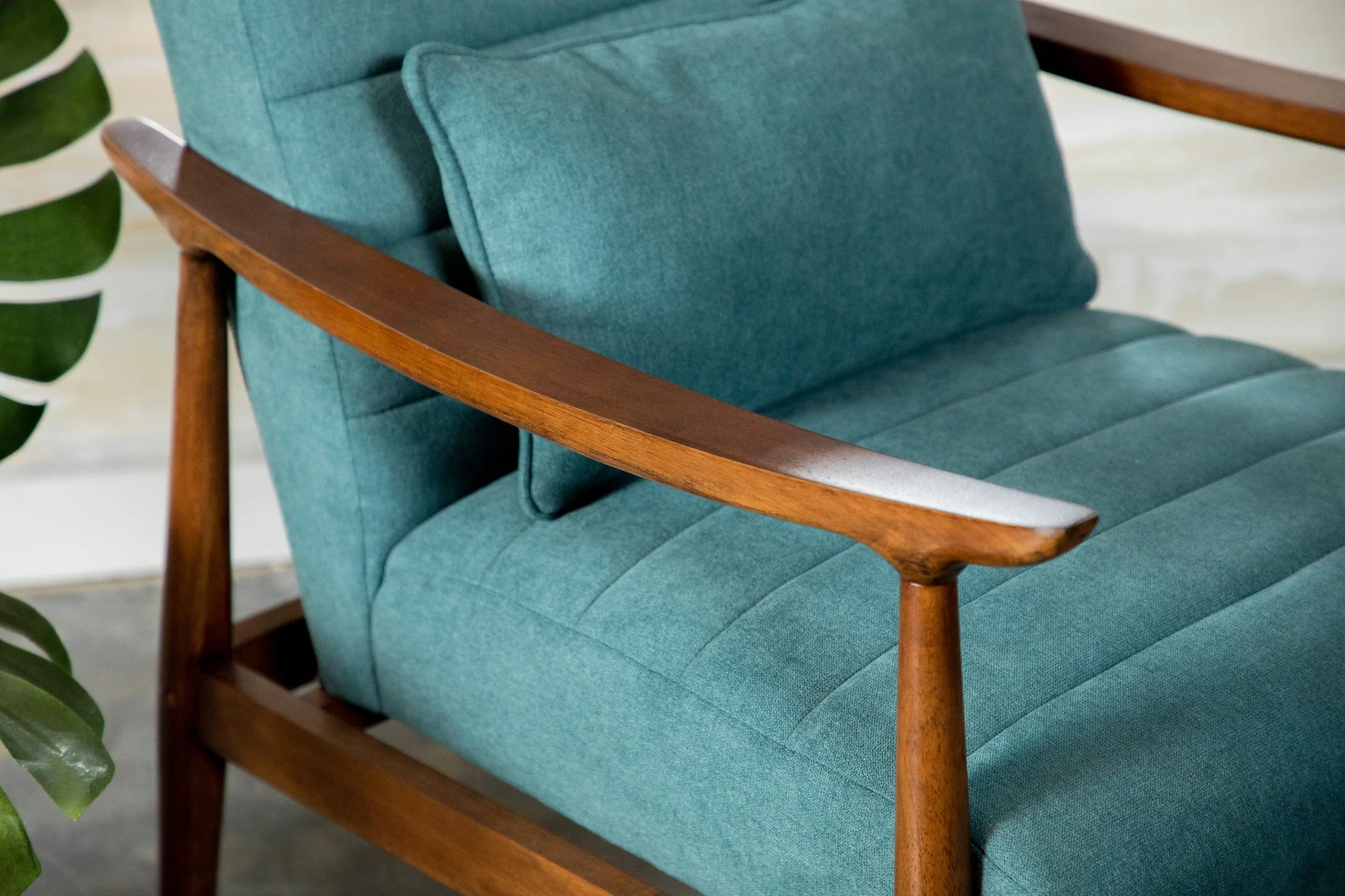 muebles y colchones - Se venden dos butacas color azul y madera 4