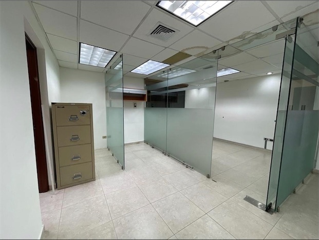 oficinas y locales comerciales - Local en Naco Amplio 7