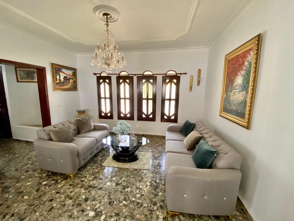 casas - Venta de hermosa casa cerca de carrefour y la Núñez de caceres Distrito Nacional 8