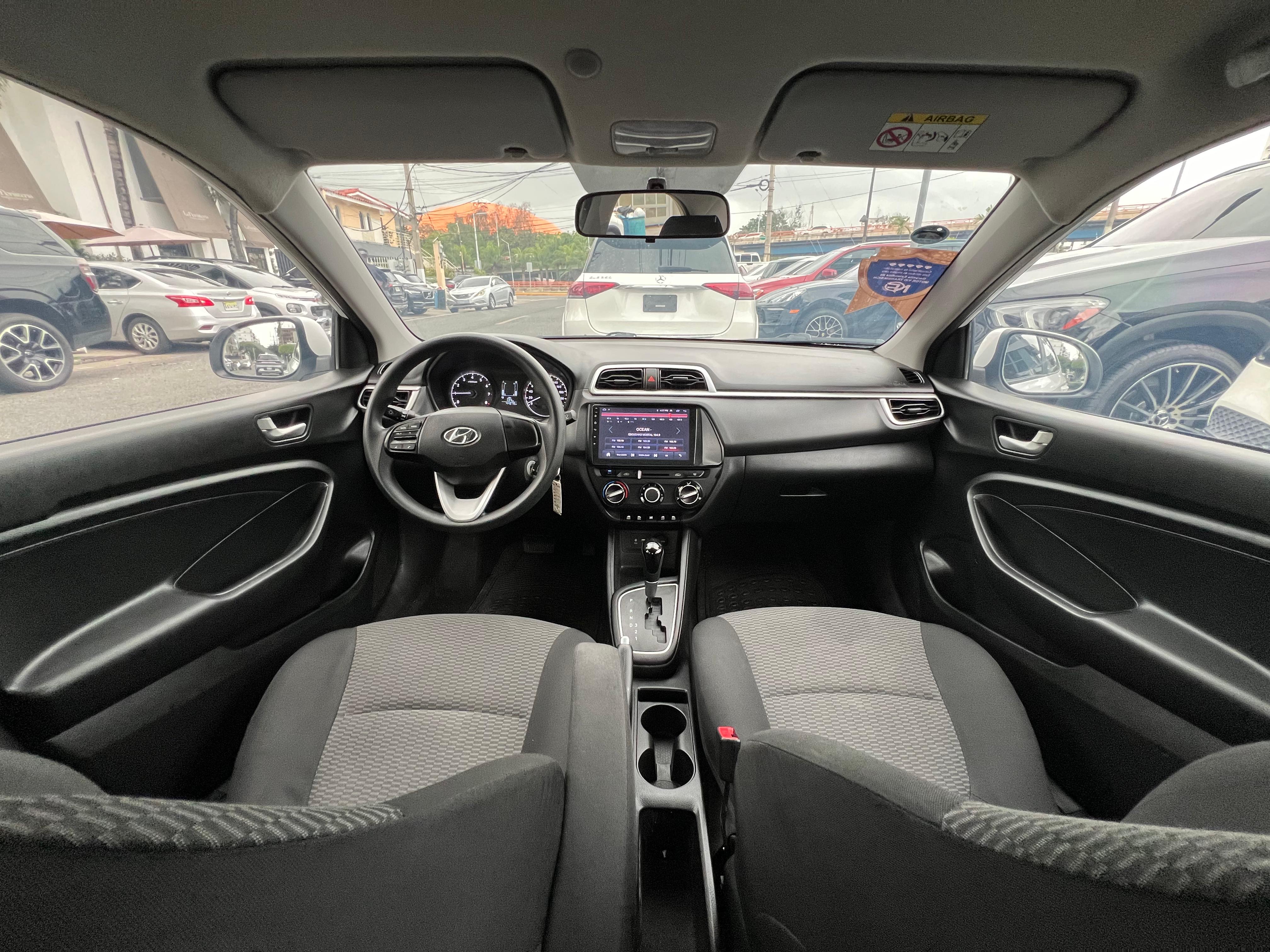 carros - HYUNDAI VERNA 2022 DE LA CASA 7