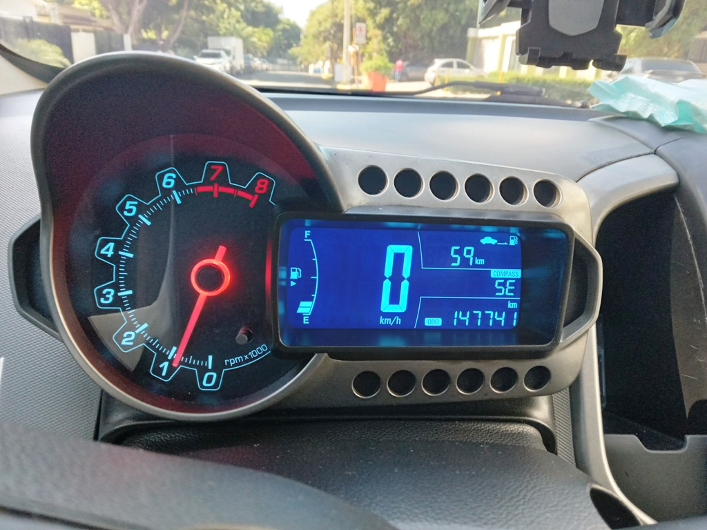 carros - Chevy Sonic LS Hatchback 2015 Manual 5