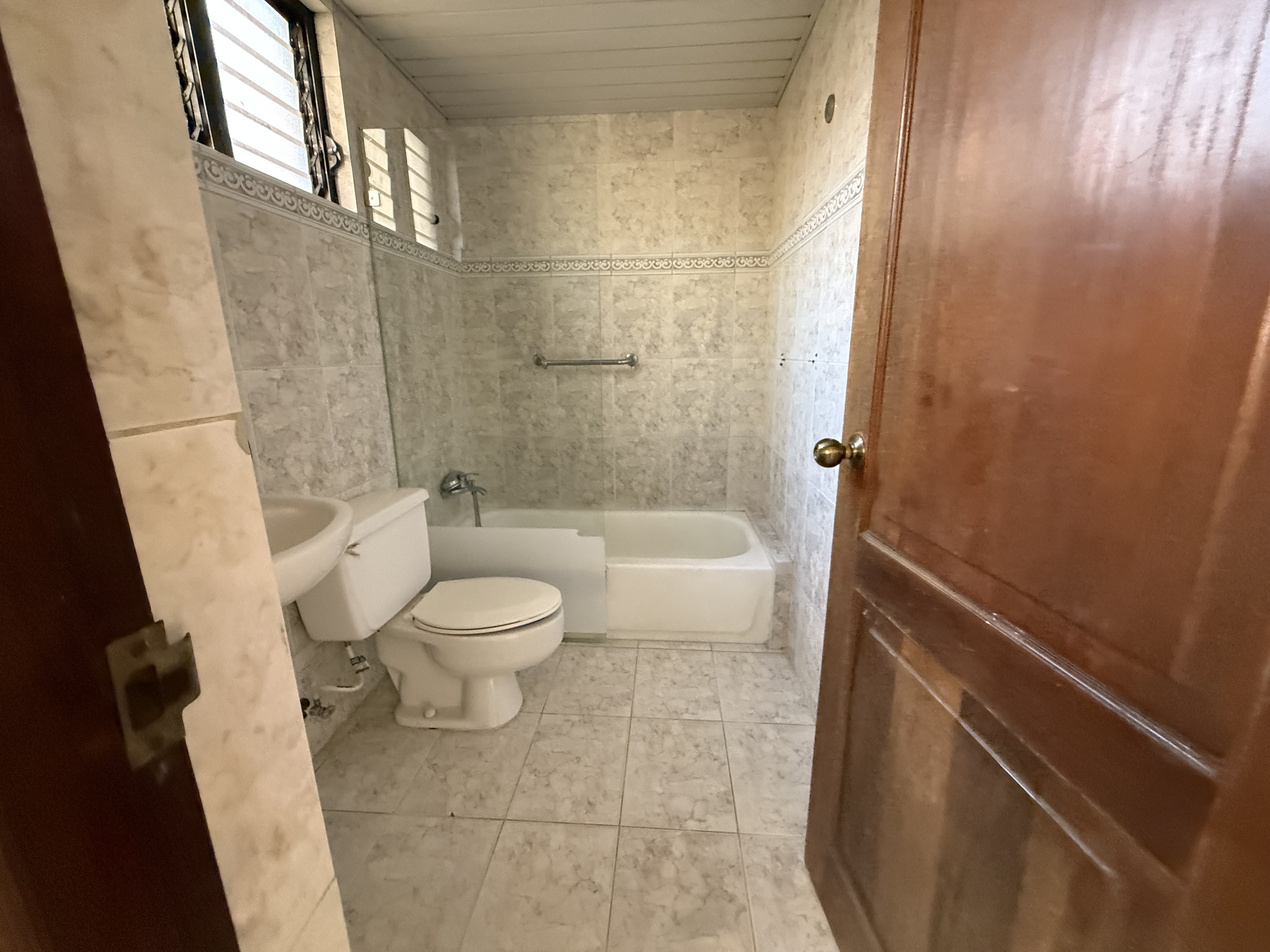 apartamentos - Alquiló Evaristo morales piso 4 tres hab con su ba 6