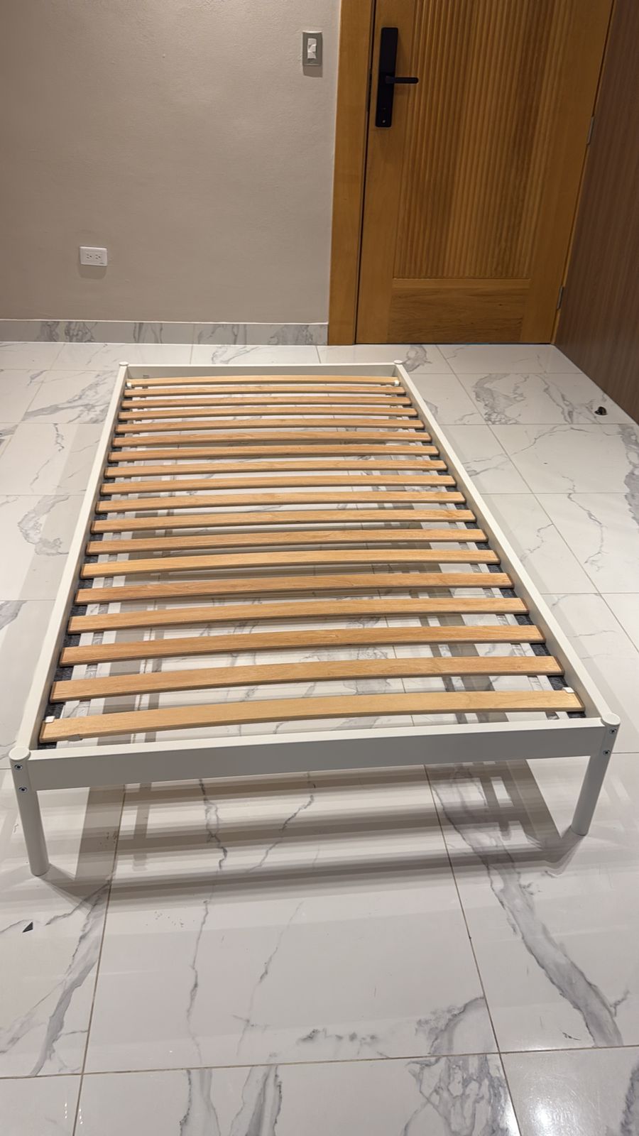 muebles y colchones - Cama Twin blanca