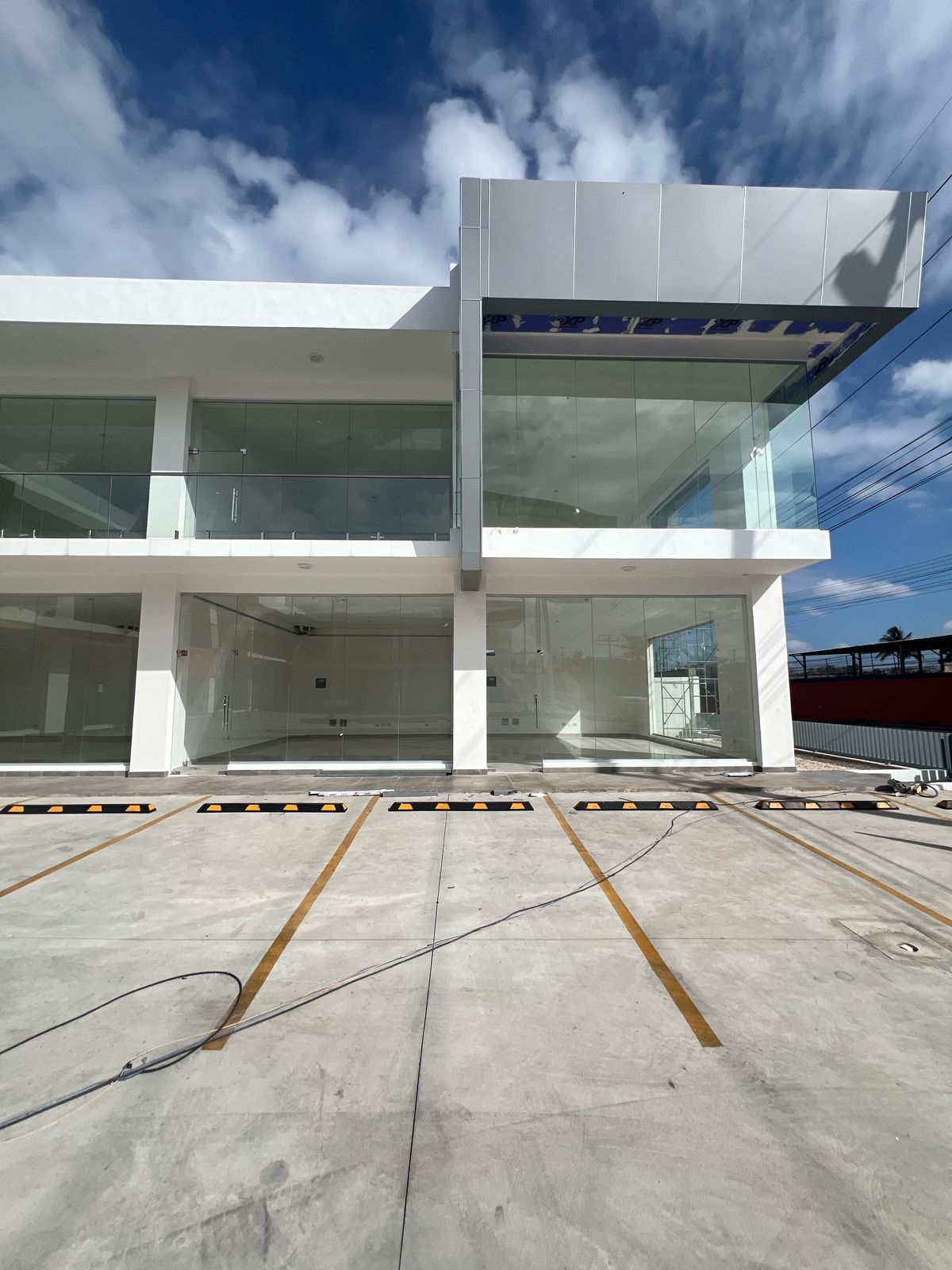 oficinas y locales comerciales - Locales en Villa Carmen Av. Charles de Gaulle  1