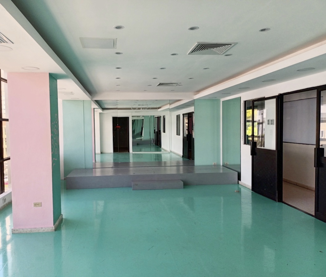 oficinas y locales comerciales - Local corporativo 240 metros 1