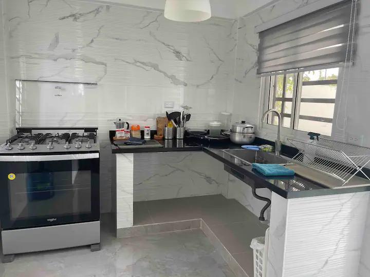 casas - Se alquila Hermosa Casa amueblada con amplio patio+balcón ubicado en San Isidro 3