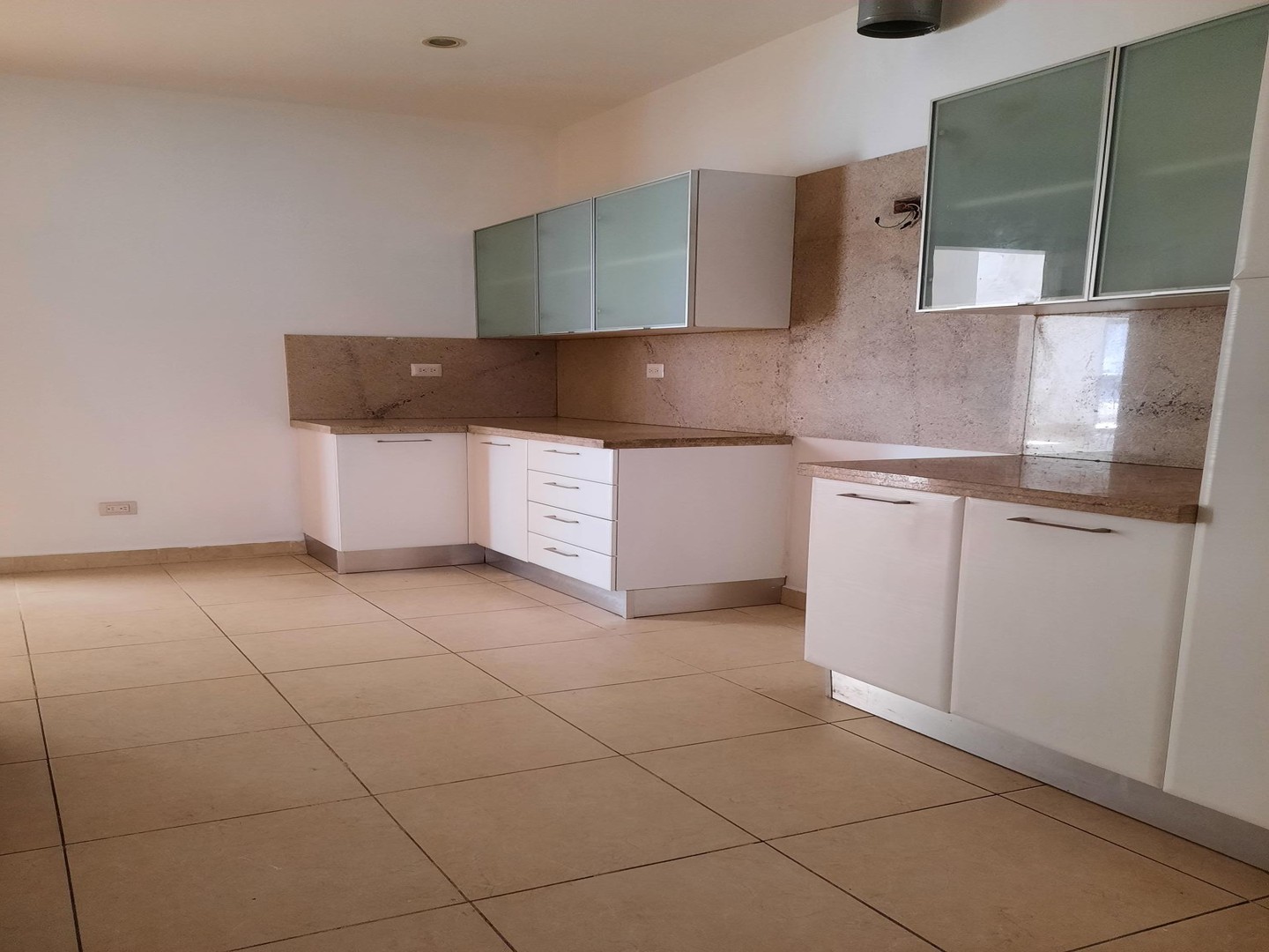 apartamentos - , Sector de Piantini
5to piso con balcón, 250 m2 de construcción
3 habitaciones  6