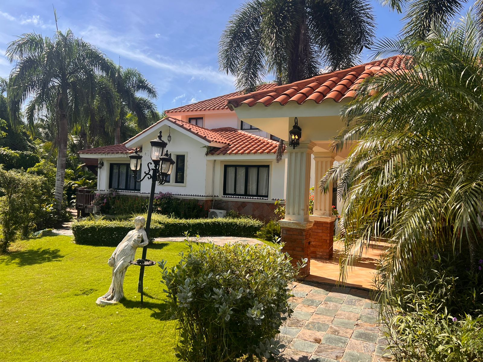 casas vacacionales y villas - Villa amueblada en Juan Dolio Metro Country Club 2