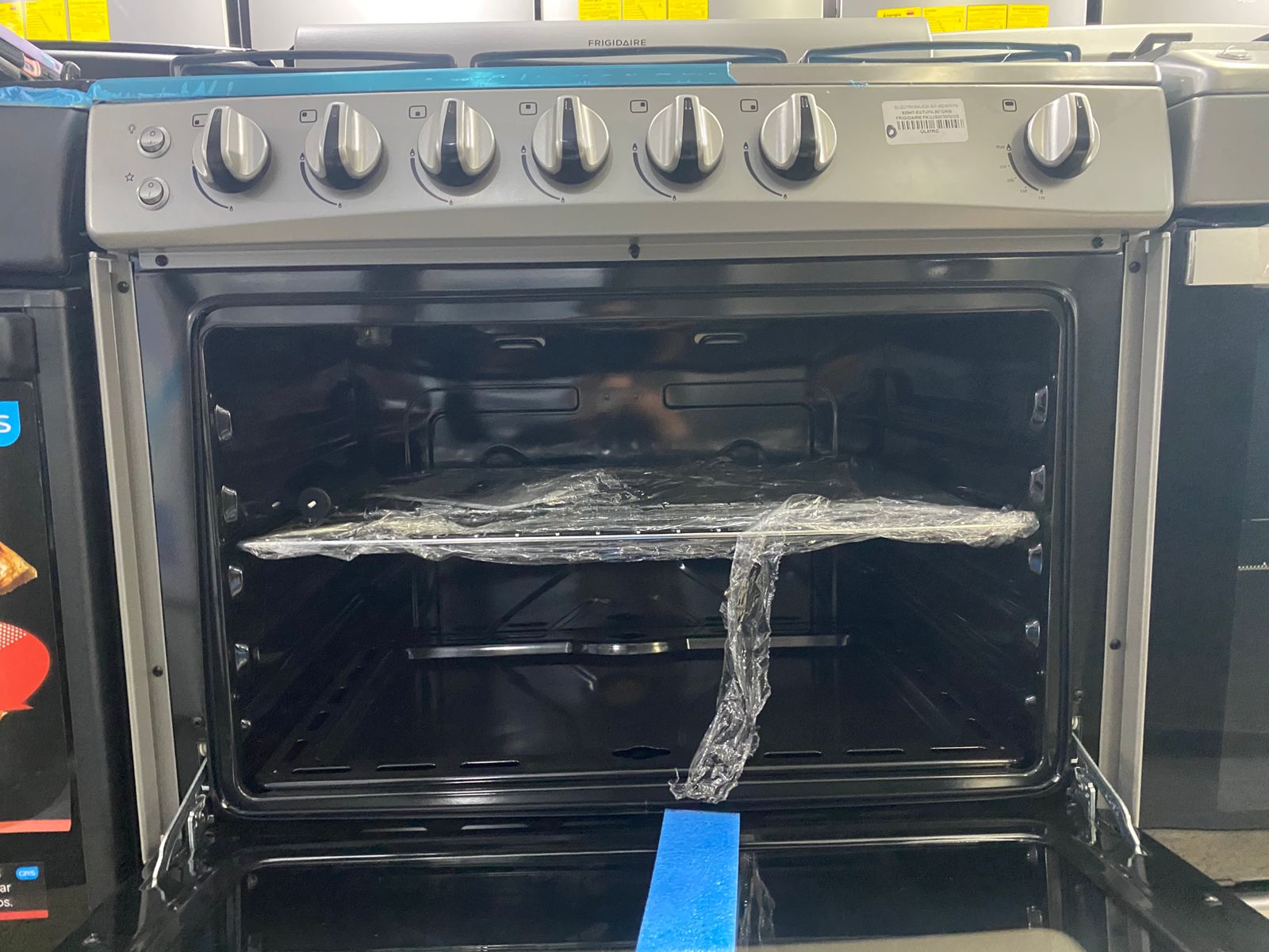 electrodomesticos - Estufa Frigidaire 30 pulgadas 
Modelo FKCJ30C3MDQG
Cuatro hornillas 1