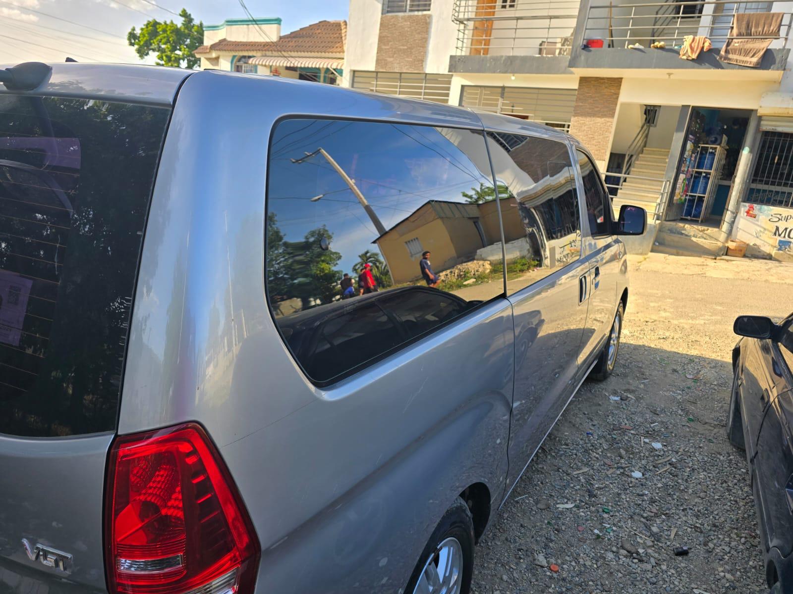 jeepetas y camionetas - HIUNDAY STAREX 3