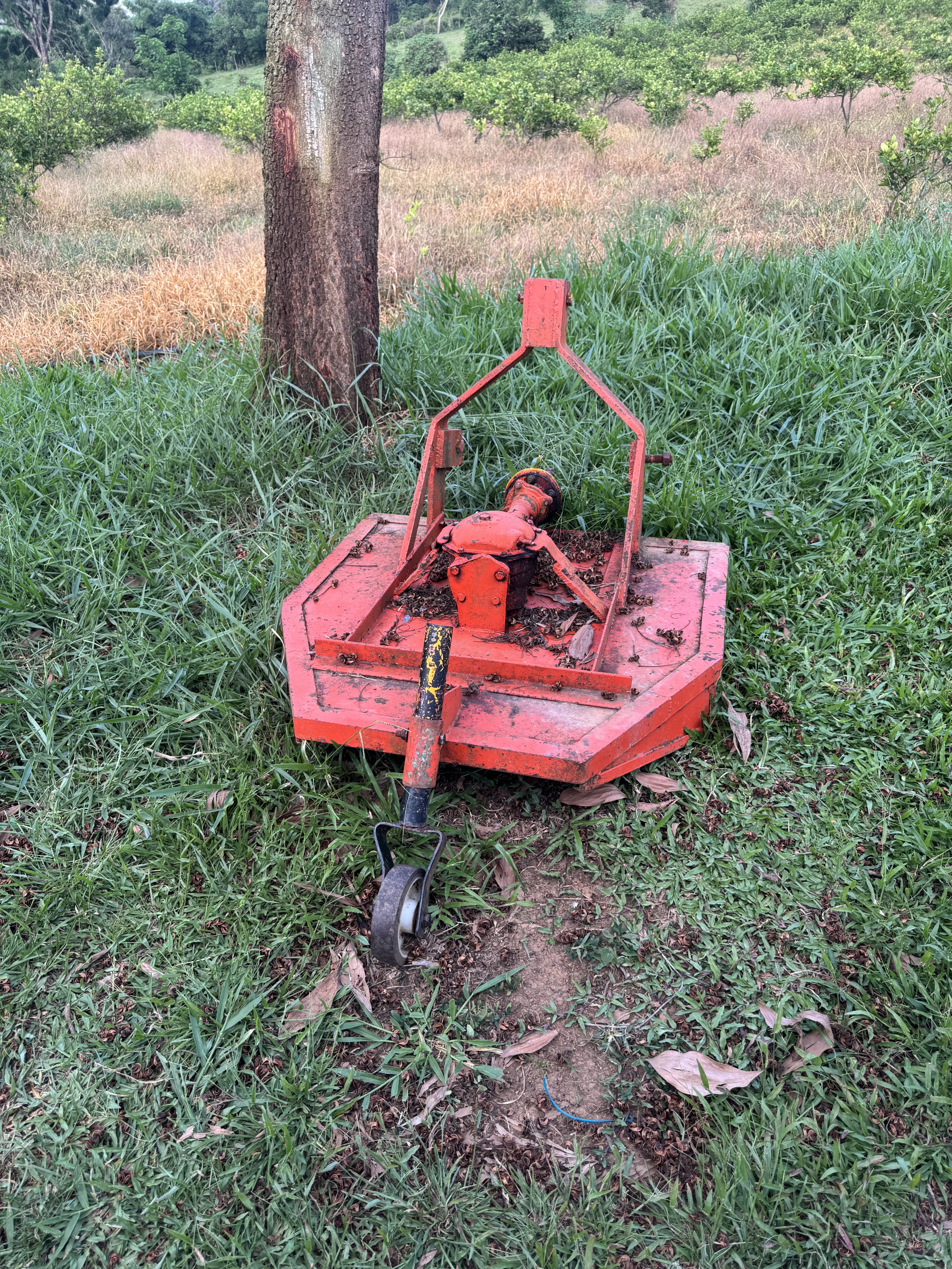 equipos profesionales - chapiadora de tractor , pasto , grama  2