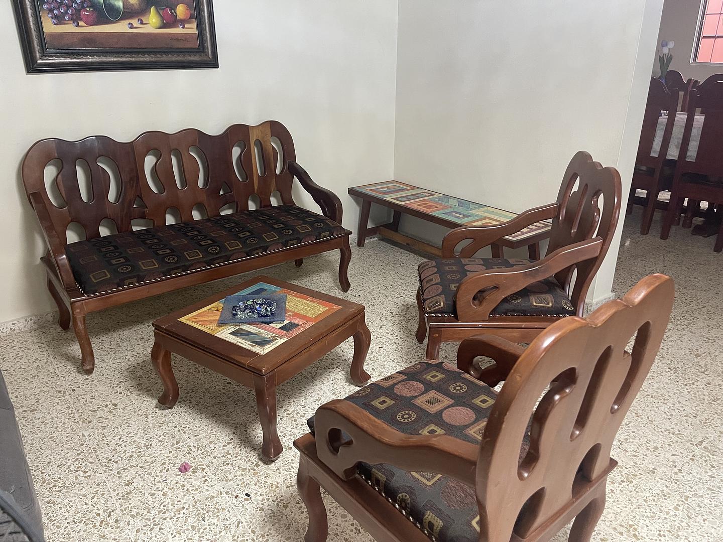 muebles y colchones - Vendo juego de 3 butacas y mesa de centro en caoba. RD$15000 7