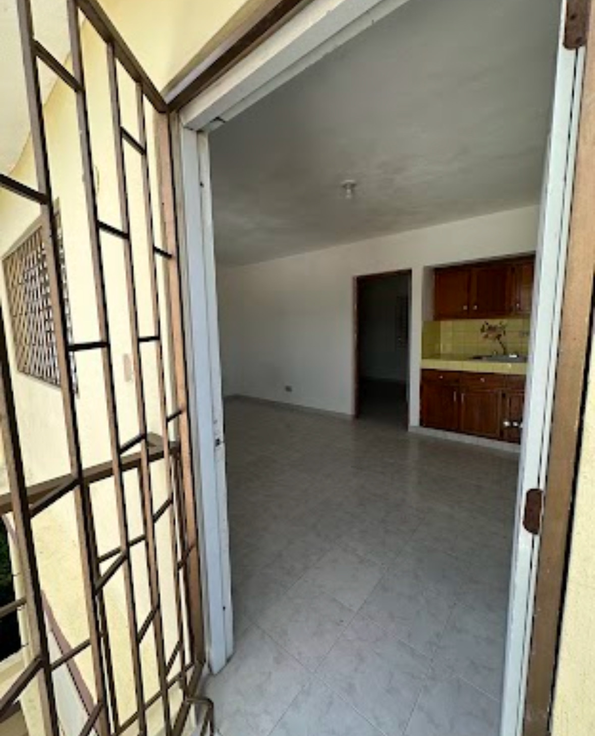 apartamentos - Apto estudio pequeño 3er nivel en Sto. Dgo. Este – Incluye agua y luz 💡  7