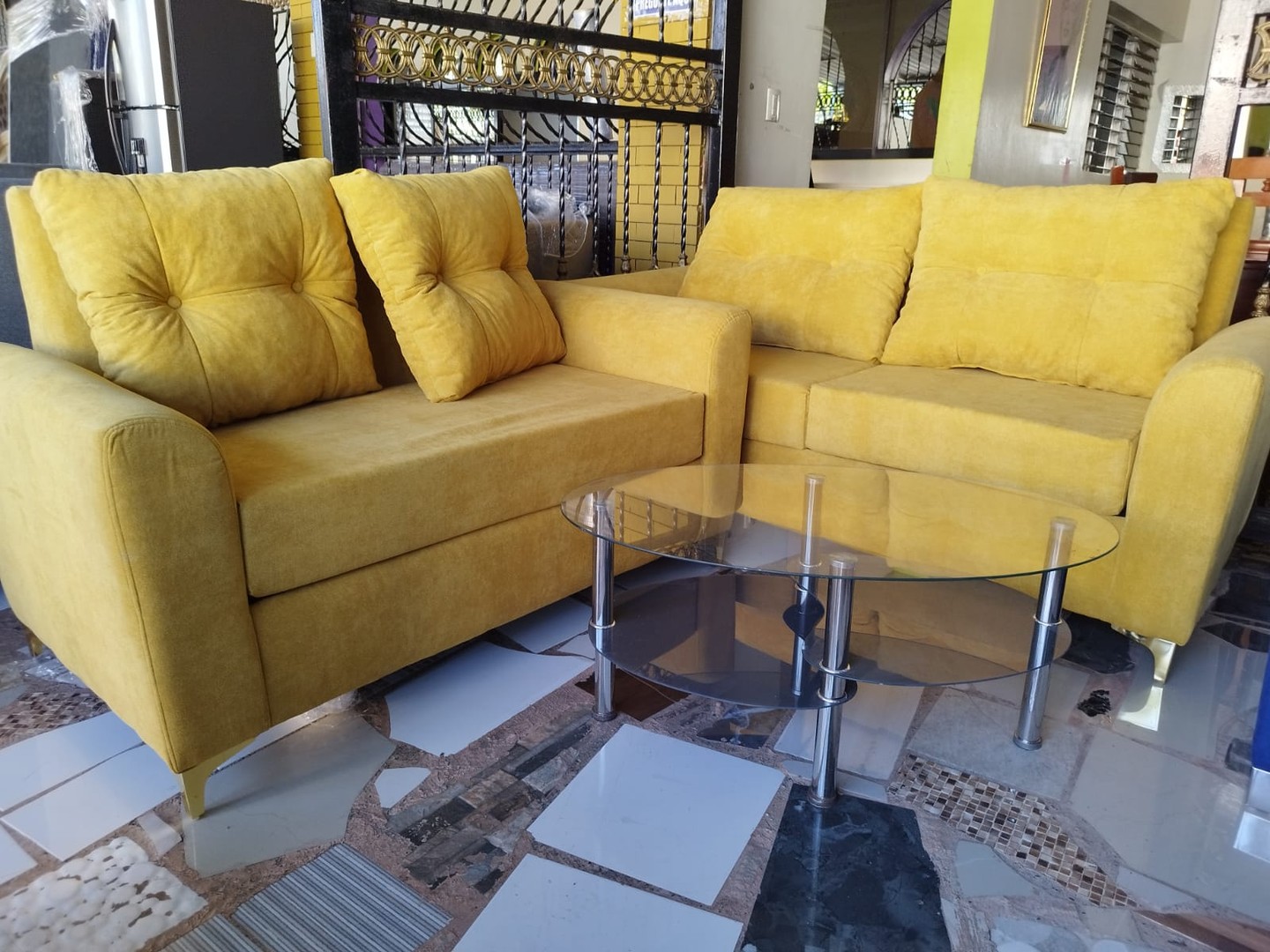 muebles y colchones - sofa john color amarillo mostaza mesa de cristal incluida 2