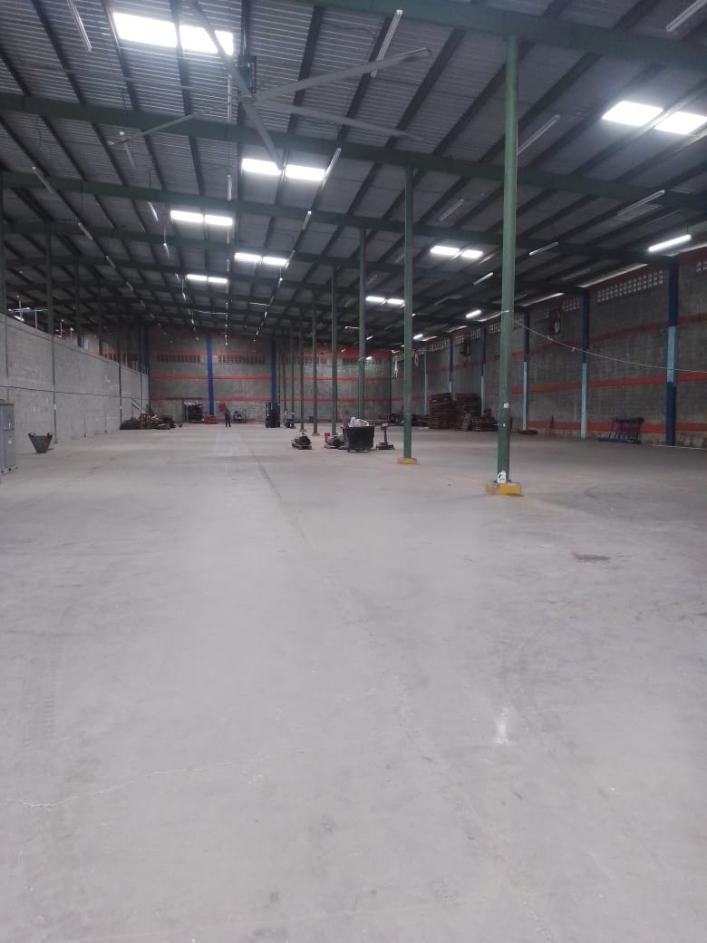 oficinas y locales comerciales - Rento Nave 2240 mt2 en km 13 Duarte, 6 bocas 1