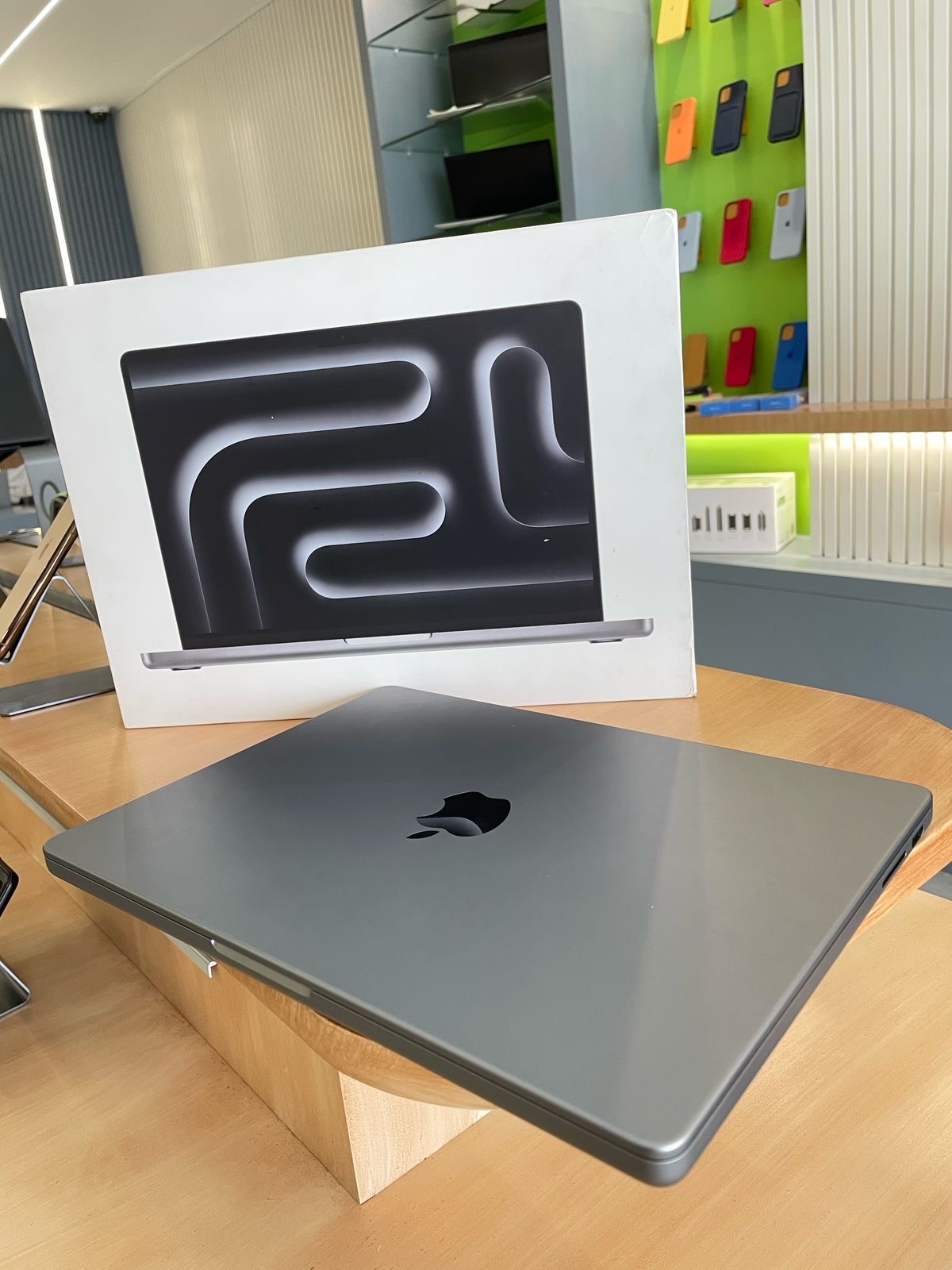 computadoras y laptops - MACBOOK PRO M3 14 PULGADAS 512GB 8GB RAN/ OPEN BOX 1