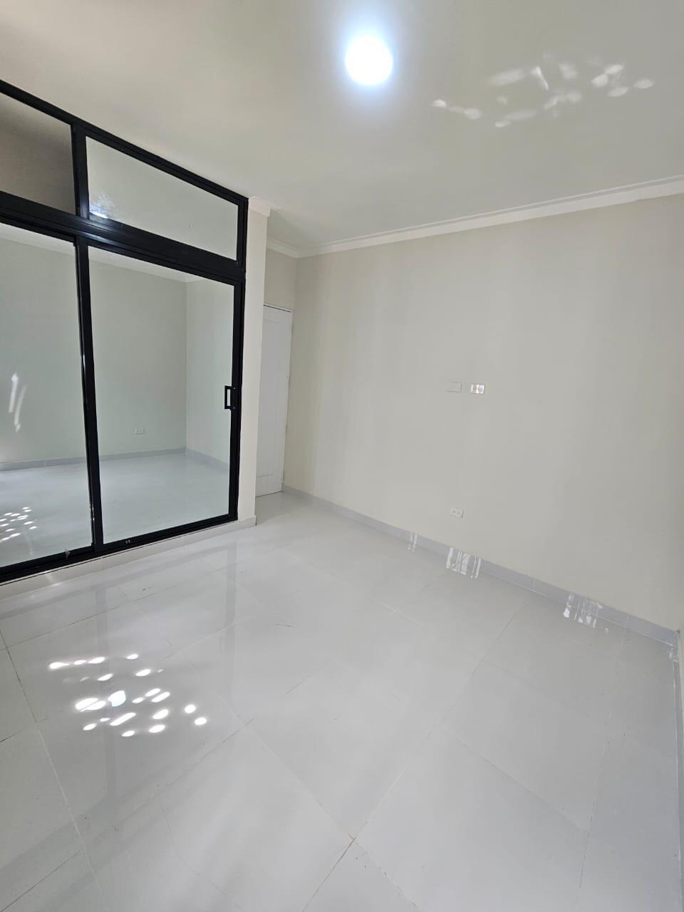 casas - Vendo hermosa casa en Los Lirios 9