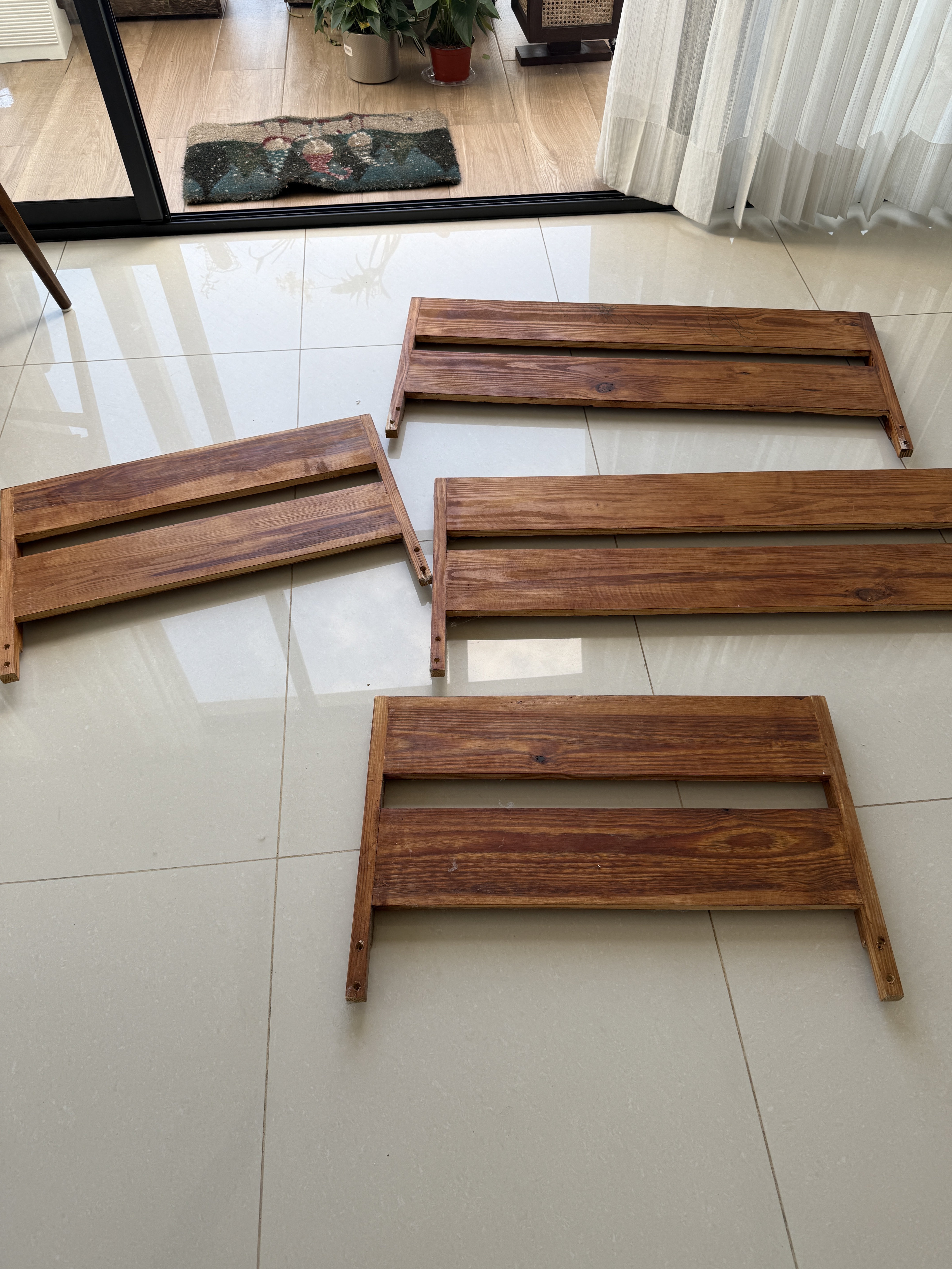 muebles y colchones - SE VENDEN SOPORTES DE CAMA TWIN DE MADERA – 2 SETS DISPONIBLES 0