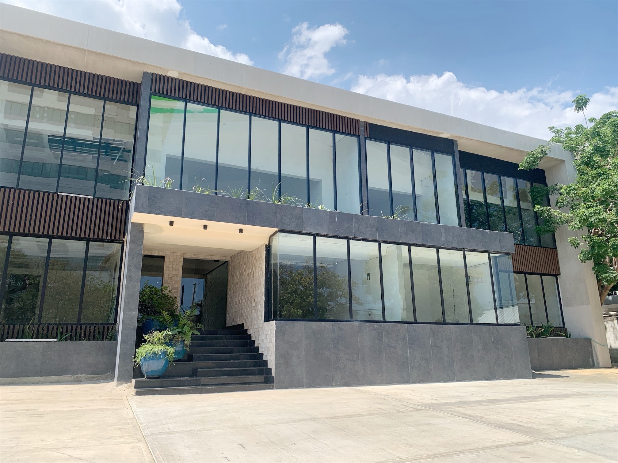 oficinas y locales comerciales - Local comercial moderno  2