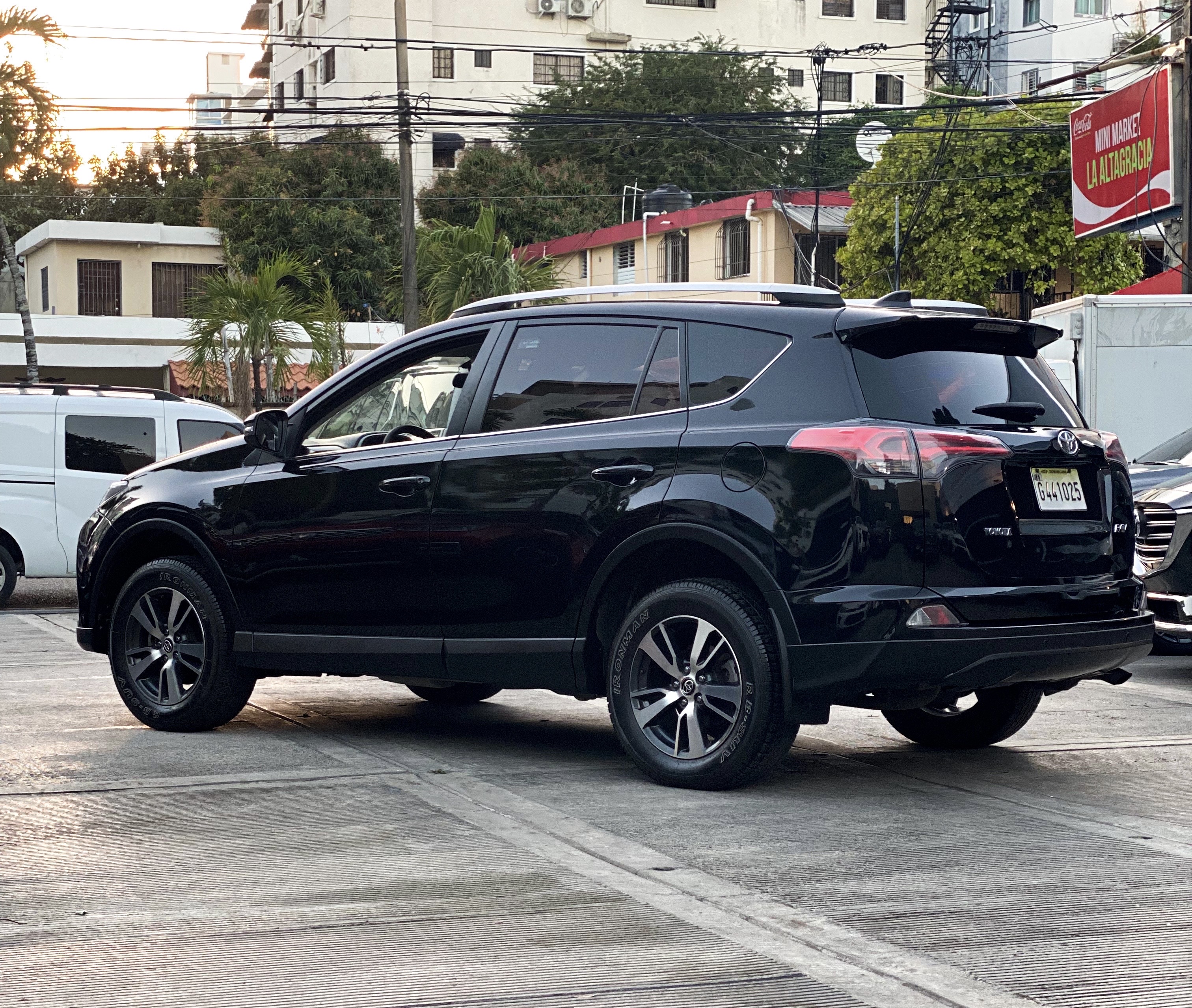 jeepetas y camionetas - Toyota Rav4 2019 vehículo de la casa  1