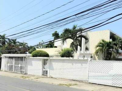 oficinas y locales comerciales - Se Vende Edificación Comercial de Dos Niveles en Zona Céntrica 0