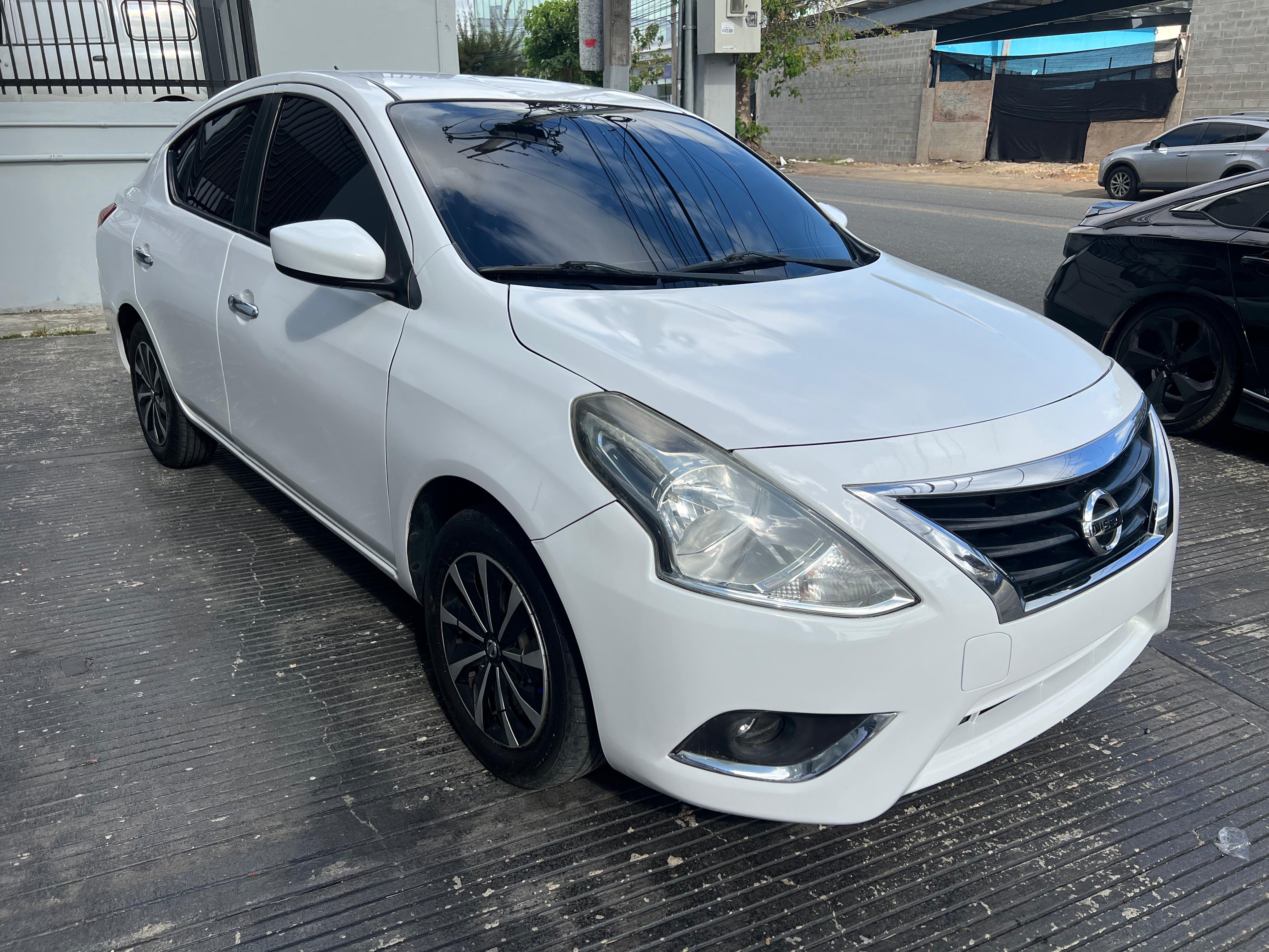 carros - Nissan versa  2