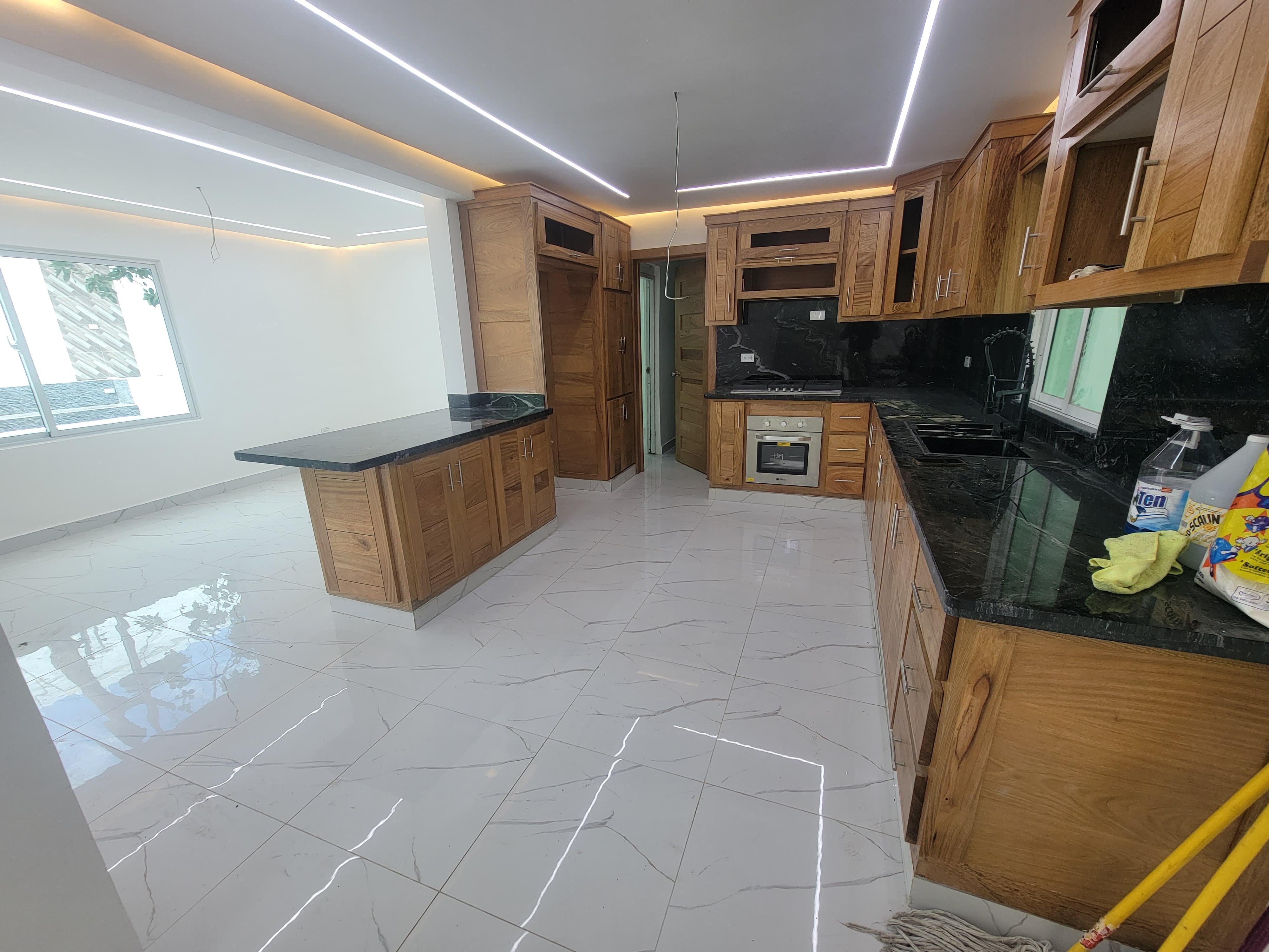 casas - venta de casa en la autopista de san isidro prado oriental con piscina 350mts 3