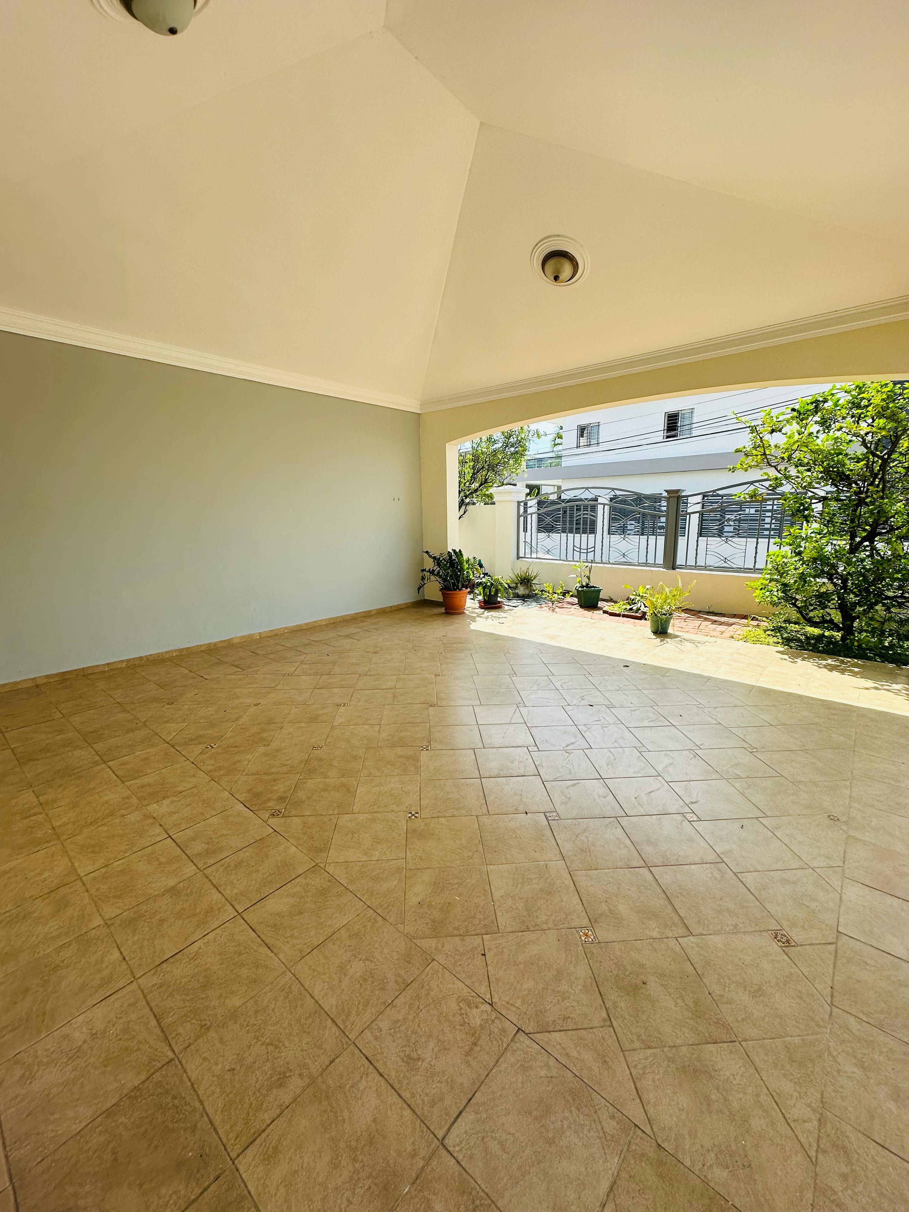 casas - CASA EN VENTA EN JARDINES DEL ESTE, SANTIAGO. 1